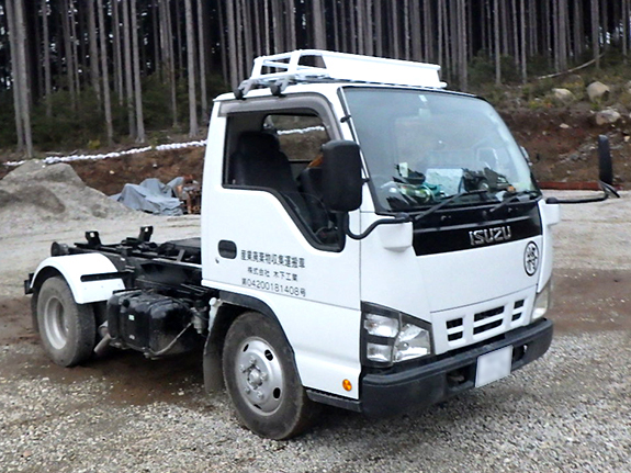 写真：2t 脱着装置付コンテナ専用車